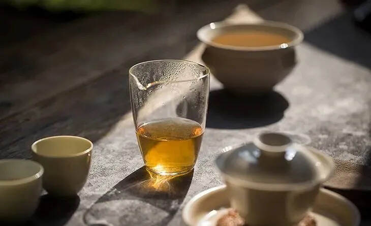 暴力撬白茶饼会对茶叶造成什么样的影响，你知道吗？