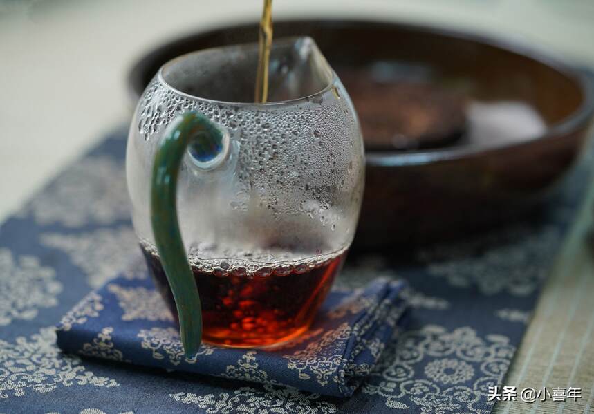 “酒壮英雄胆，茶引文人思”，酒和茶有哪些相似之处呢？