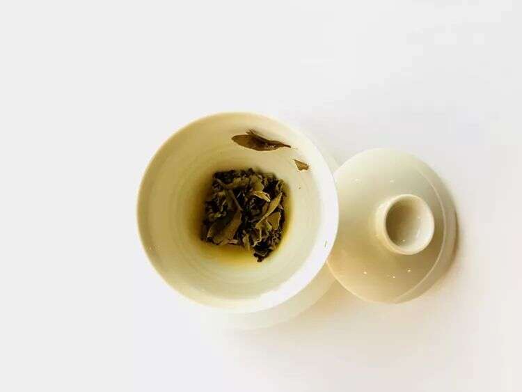陈化一年的白茶会有哪些惊喜？可不仅仅茶香和茶汤的改变