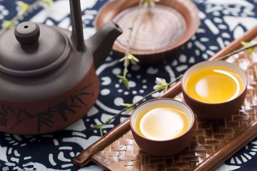 如何分辨春茶、夏茶和秋茶？