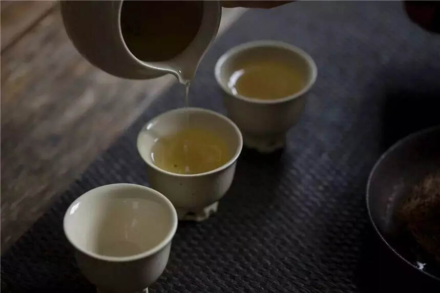 福鼎白茶入门选寿眉，该选择新茶还是老茶？