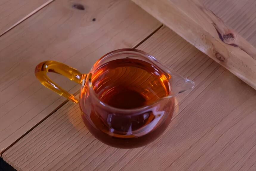 暴力撬白茶饼会对茶叶造成什么样的影响，你知道吗？