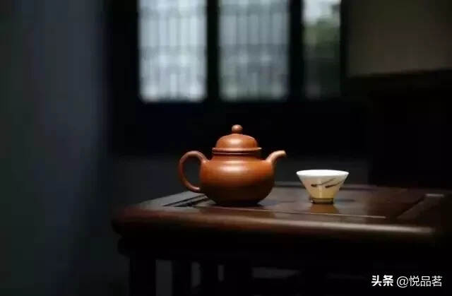 人生的从容就如这闲适的热茶，珍重才是幸福