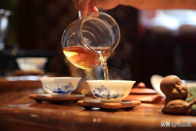 在袅袅的茶香里，释放自己，让身心静享一壶茶的安宁