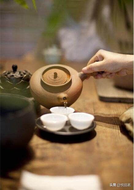 饮茶是人生一乐，泡一壶清茶，让身体聆听心灵的节奏