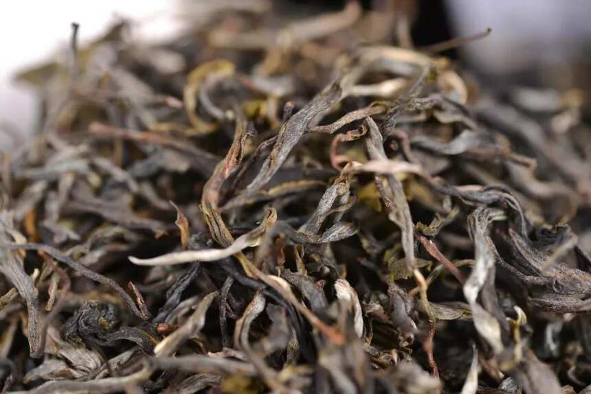 买茶先“观色”，普洱茶的色泽可透露着大秘密