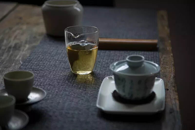 夏天喝老白茶容易上火？因时制宜，喝茶还要看体质