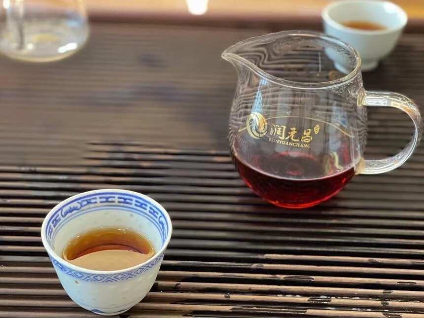 1999年景谷茶厂白龙熟九十年代的大叶老黄片，药香明显，甜度超级