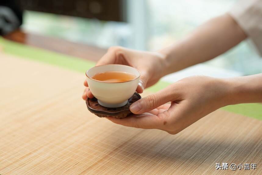 “人走茶凉”蕴含着什么样的茶桌礼仪？如何避免饮茶尴尬？