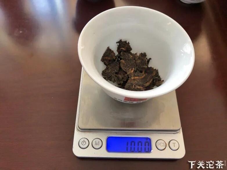 「老茶笔记」教你喝懂老茶——2004云南下关七子饼茶