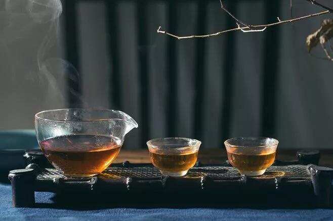 寒冬冷月煮茶暖身，老白茶、岩茶、黑茶、红茶就该煮着喝