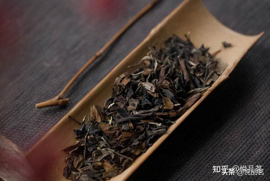为什么老白茶的叶片容易碎？老白茶易碎，与制茶工艺有关