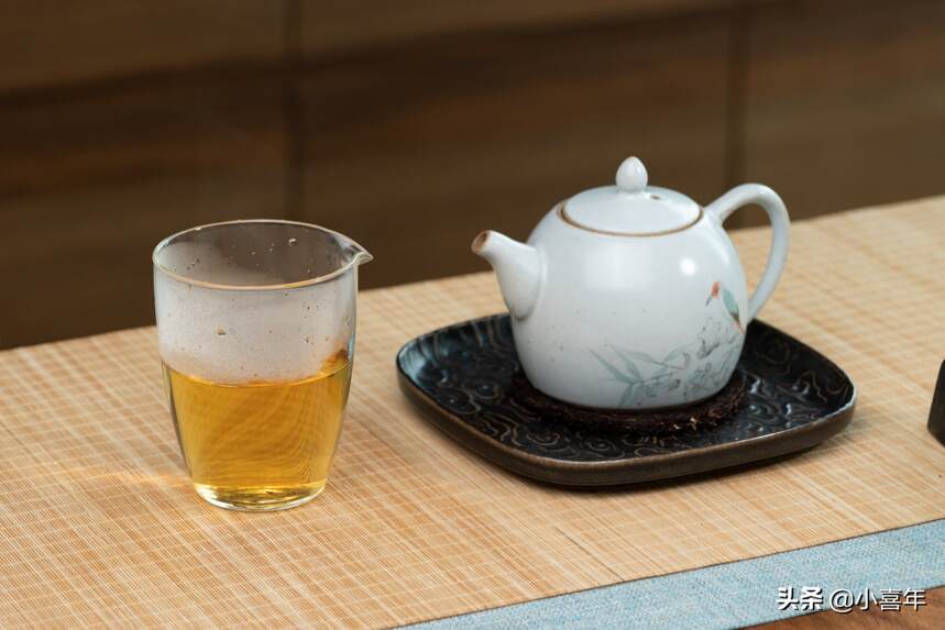 弄不清它是白茶还是普洱茶，为何能成为喝茶人心中的“白月光”？