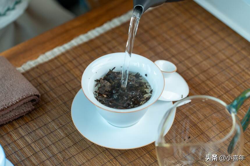 白茶篇 | 同一种茶快速出汤和闷泡，差别有多大？