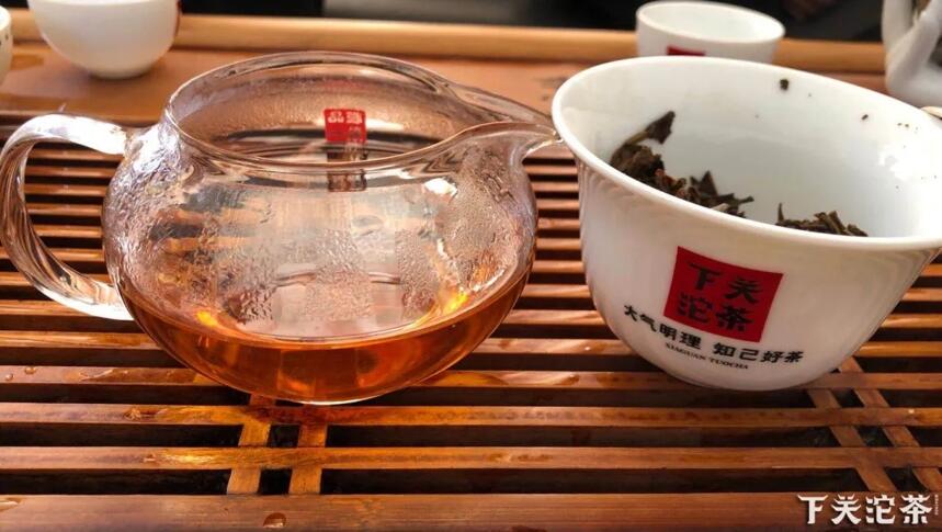 「老茶笔记」教你喝懂老茶——2004云南下关七子饼茶