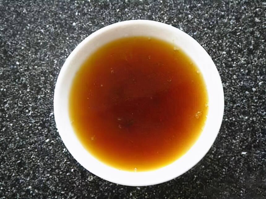 添加香精和甜味剂的茶叶 如何擦亮眼睛很好地分别？