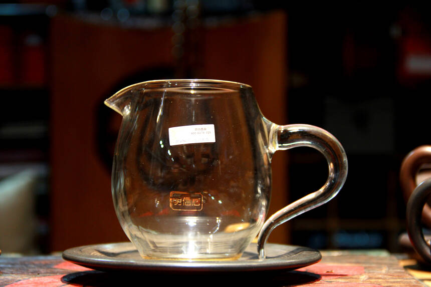 如何布置复古茶室的环境效果，有哪些必备的茶器？