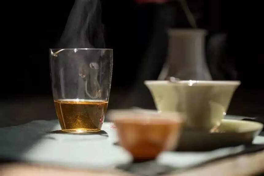 这个冬天，来一壶新、老白茶、普洱茶安神、润燥吧