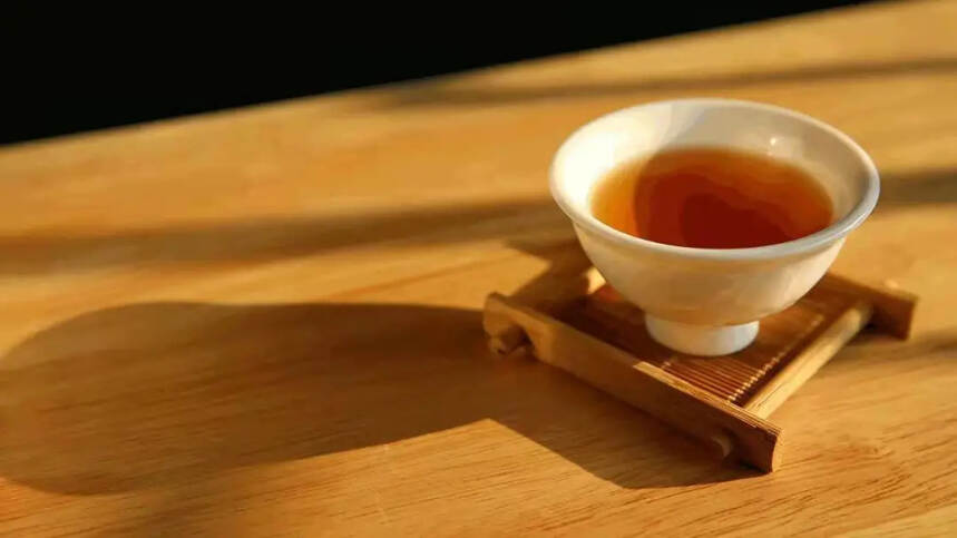 选白茶，是优先选择级别，还是优先选择年份？