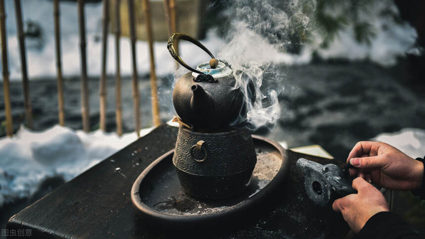 冬日喝一杯暖人心间的茶，冬季的茶应该这样喝