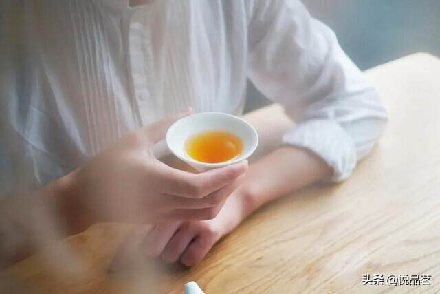 低调的人，一辈子像喝茶，水是沸的，心是静的