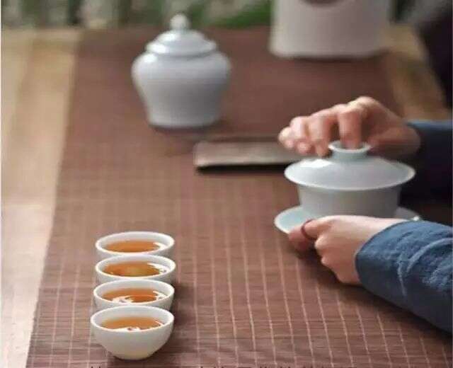 新茶、老茶、中期茶、印级茶、号级茶