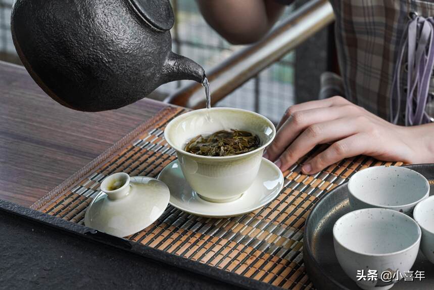 名人喝茶趣闻 | 嗜茶如命的老舍为何试图戒茶？