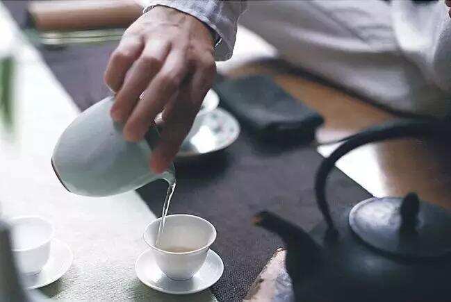 白茶的泡法与技巧丨选水、选器、选水温一个都不能落下