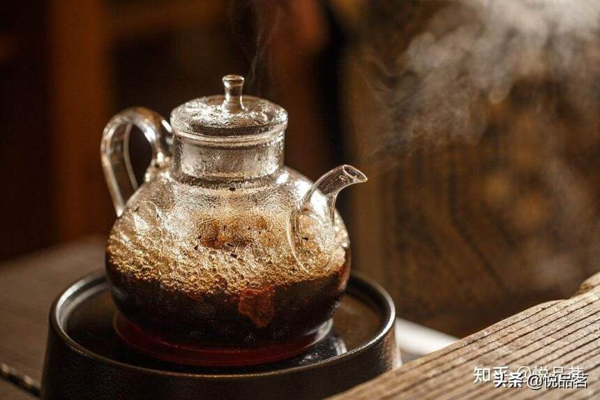 老白茶具体是属于什么茶类？陈年老白茶适合什么时候喝？