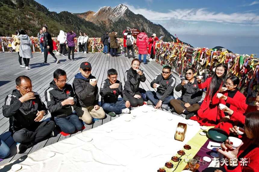 「高山上的茶会」在海拔3900米之上，对茶的热爱，永不消退！
