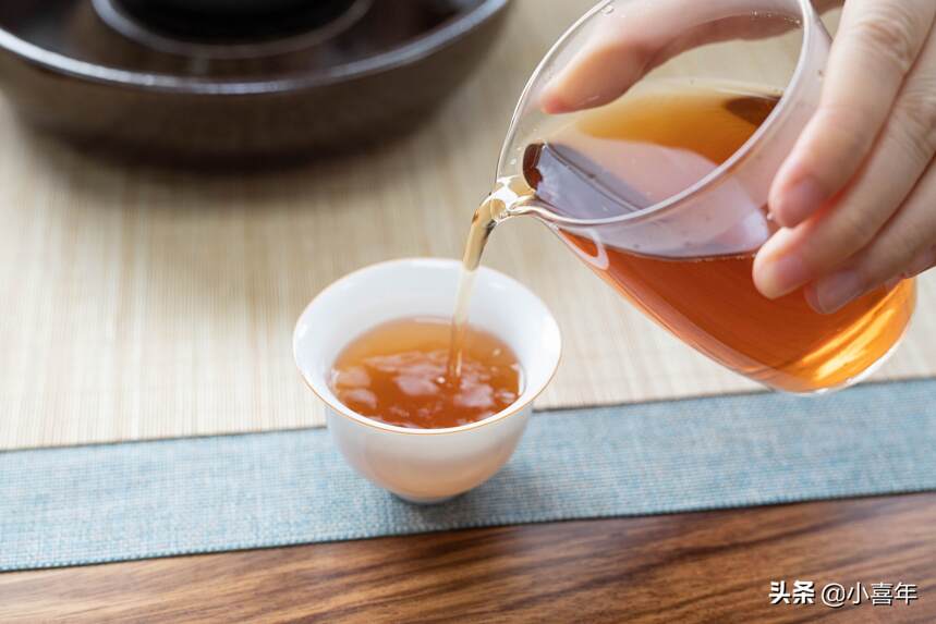 解答网络热门话题：茶叶放得越久就会越香吗？