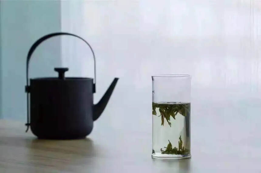 茶友问：2017年的白牡丹喝起来有绿茶味，是正常的吗？