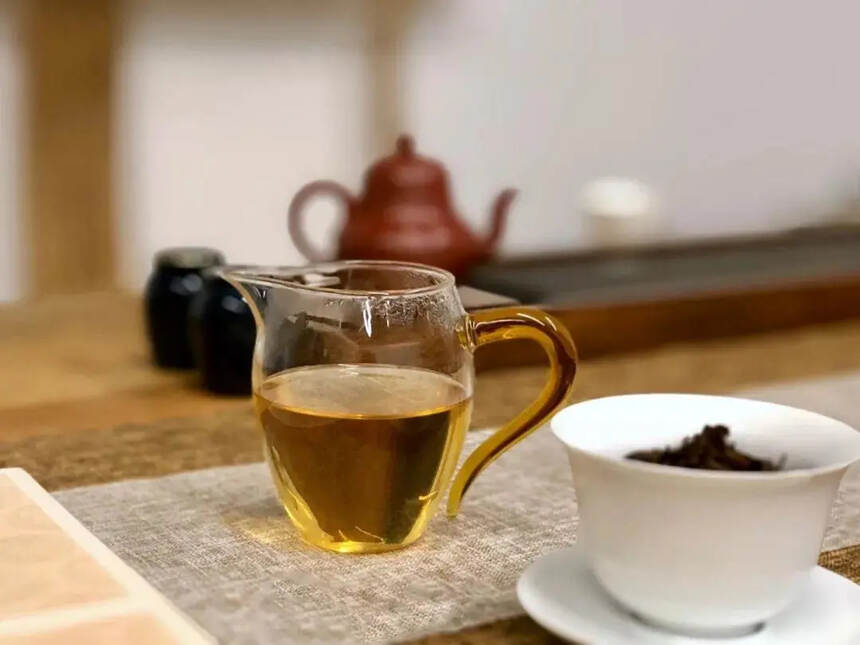 茶友问：2017年的白牡丹喝起来有绿茶味，是正常的吗？