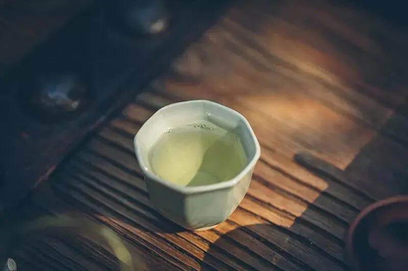 夏天健康喝茶，茶叶品质与饮茶方式都很重要