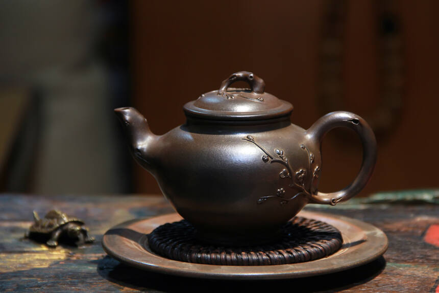 如何布置复古茶室的环境效果，有哪些必备的茶器？