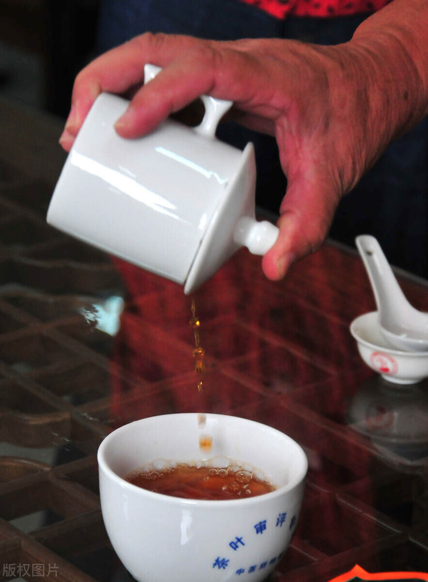 喝茶的境界，中国人的诗意和浪漫，尽在一杯茶中
