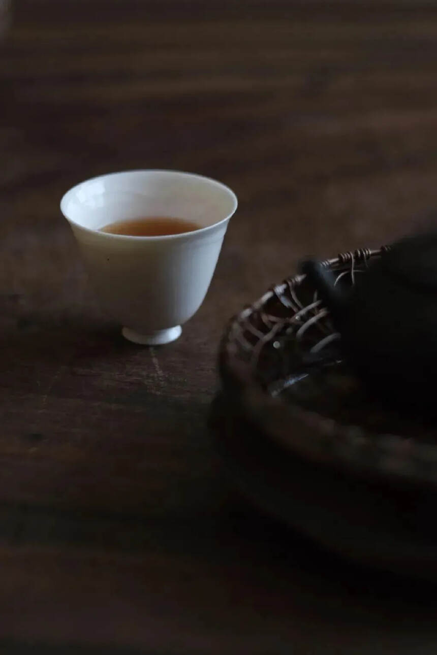 红茶3种错误存放方式，混合保存、玻璃罐存，让好茶报废