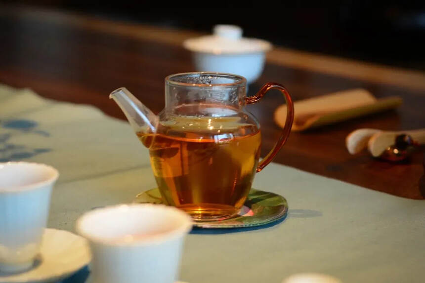 秋已过半，喝杯红茶暖暖身体，六个步骤，教你泡出一杯香醇的茶汤