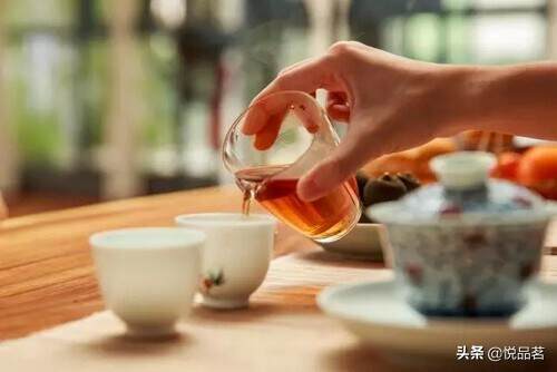 带着一颗无比平凡的心、淡泊的心来喝茶，人与茶便有了共鸣