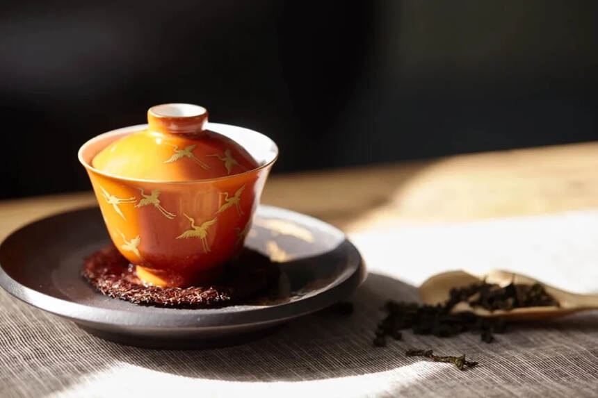 不论白茶、红茶、岩茶，都有保质期，随意存放，小心好茶变劣茶
