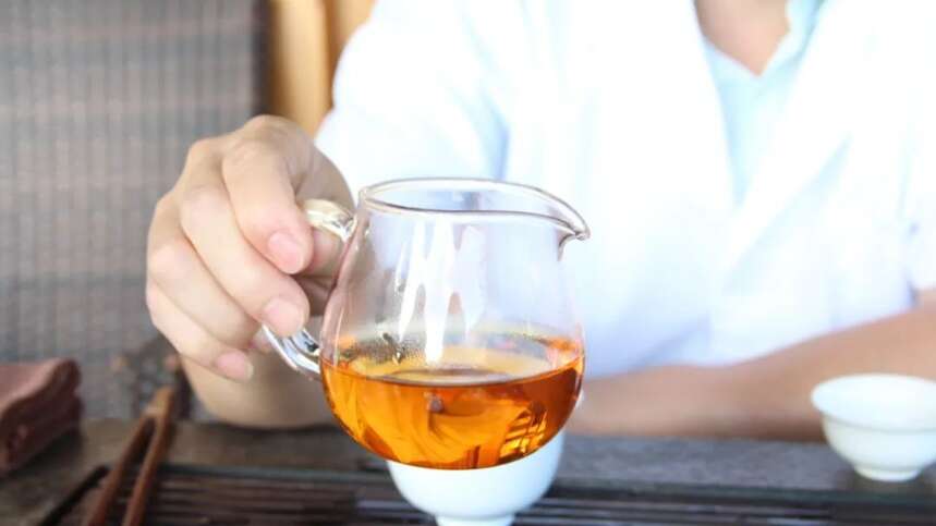 陆羽茶交所分享丨抛开复杂的专业术语，一杯好茶是什么样子的？