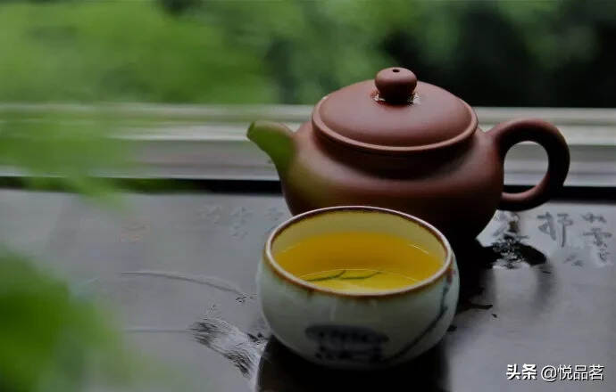 岁月一杯茶，芬芳满心间，在茶面前，时间都是芬芳的