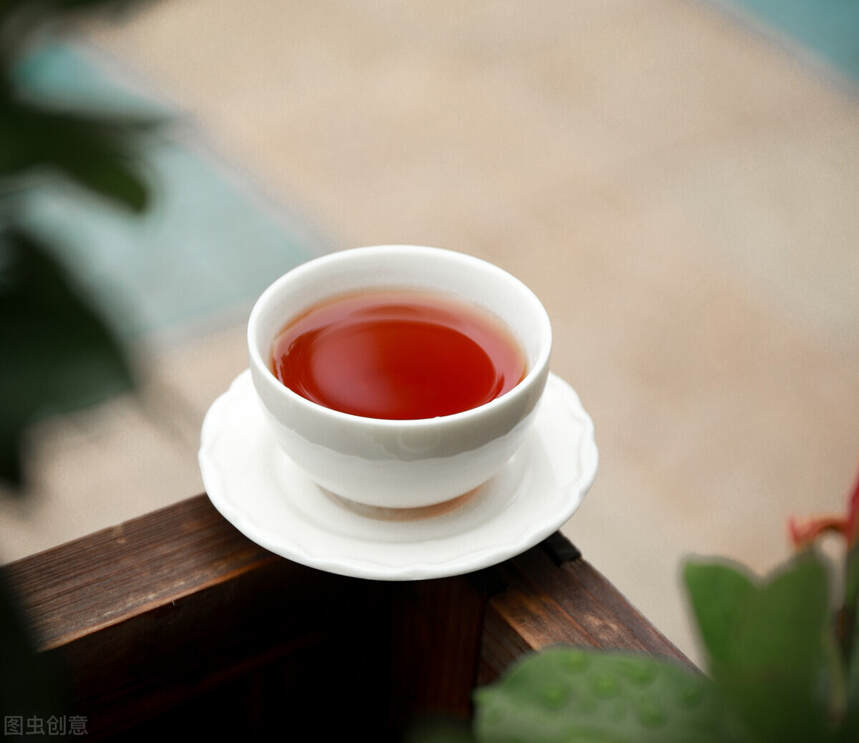 冬日喝一杯暖人心间的茶，冬季的茶应该这样喝