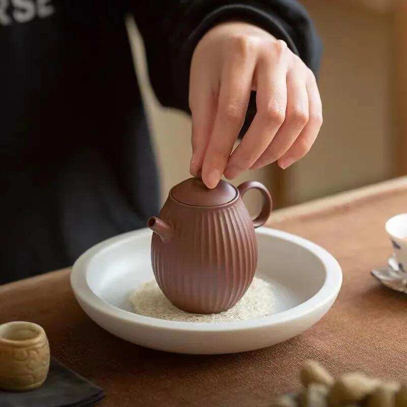 为什么在泡茶的时候，要在盖碗、茶壶下垫一块瓷片？