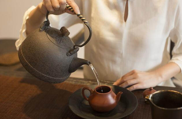 你不必懂茶，不必在茶友面前敏感拘谨，不必附庸风雅