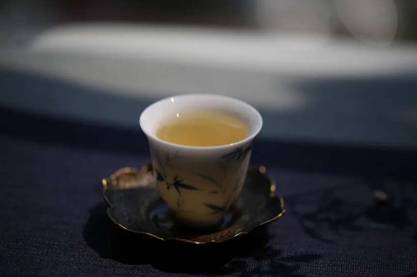 以润茶识 | 专业品茶师都在用的“啜茶法”，你学会了吗