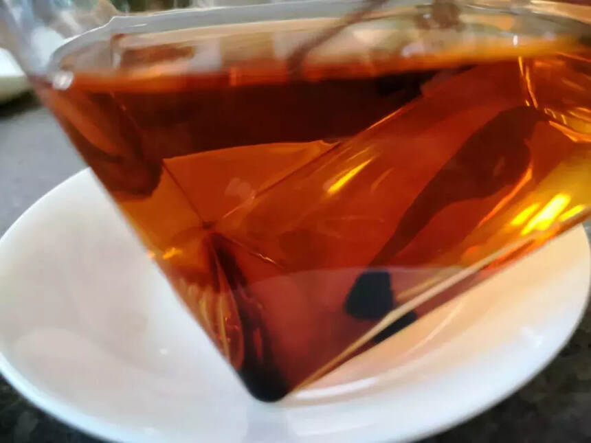 堪称“茶界小黄金”的普洱茶精华你喝过吗？据说还是解酒护肝神器