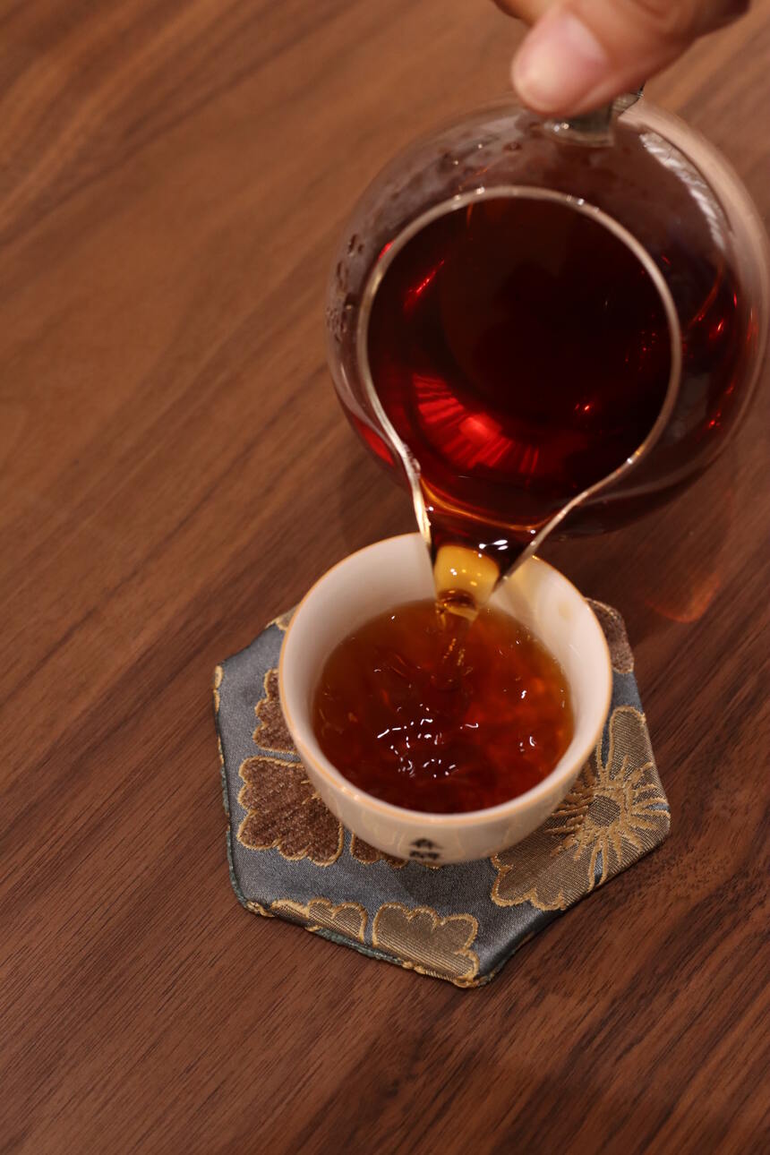 勐海熟韵，秋冬季节茶桌上不可缺少的一款熟茶