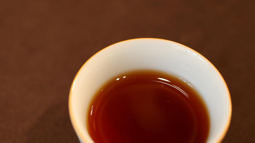 喝茶可以代替喝水？老茶客经验总结，以茶代水注意这3点