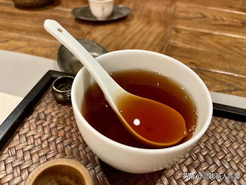 从茶滋味开始，喝岩茶该如何自我判定？